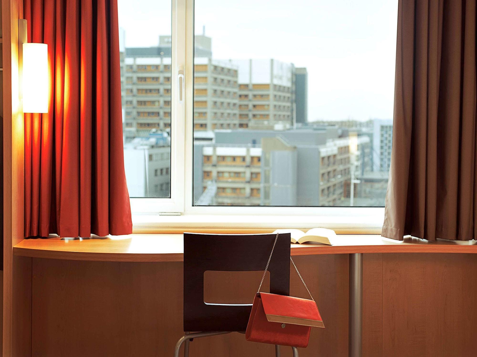 Ibis Paris Porte De Bagnolet Exteriör bild