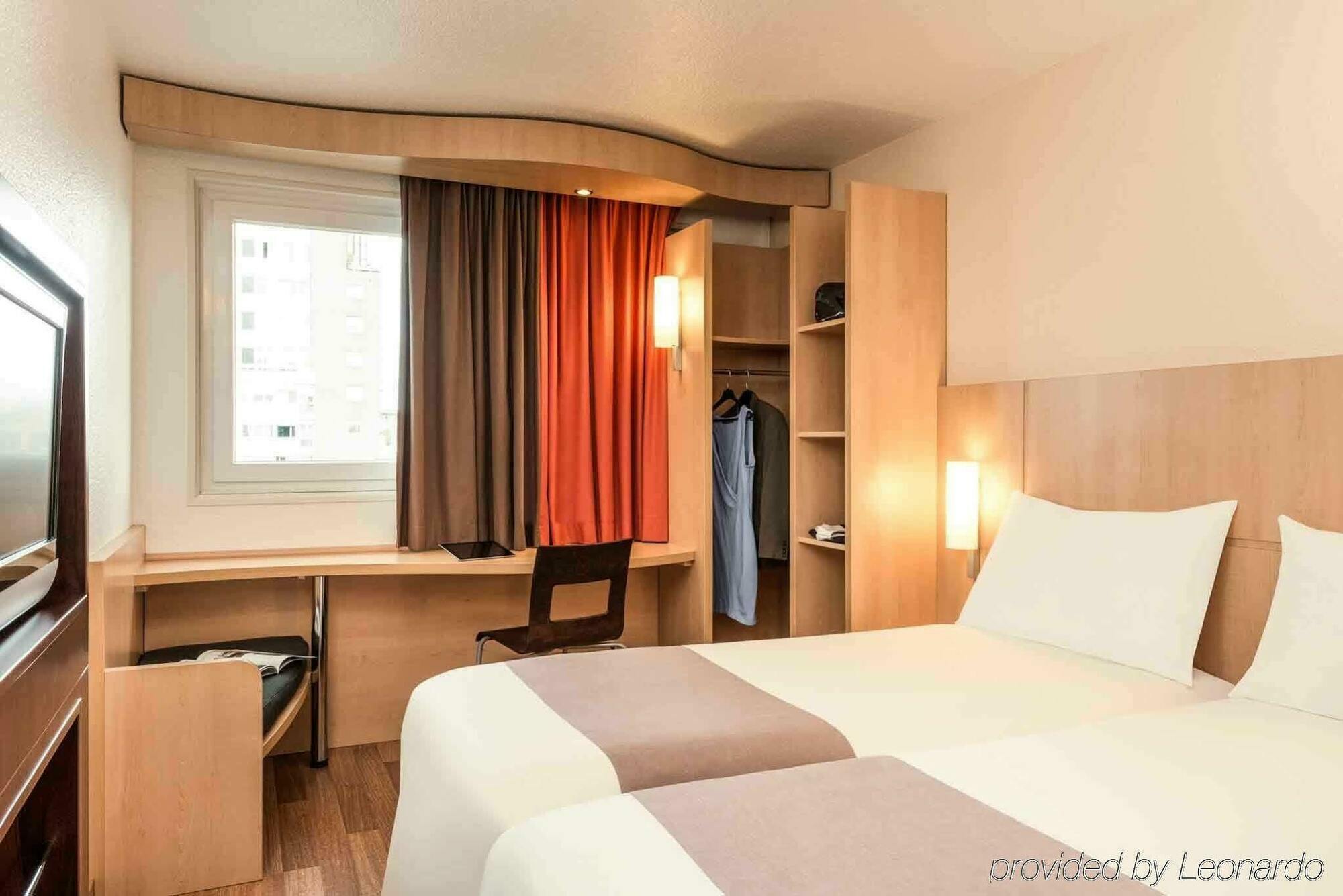 Ibis Paris Porte De Bagnolet Exteriör bild